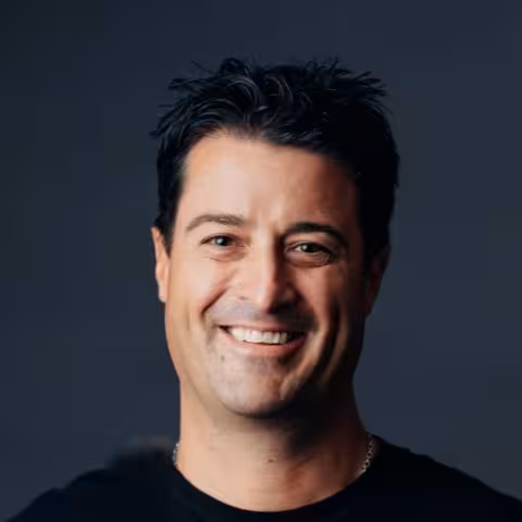 Guillermo Salazar headshot